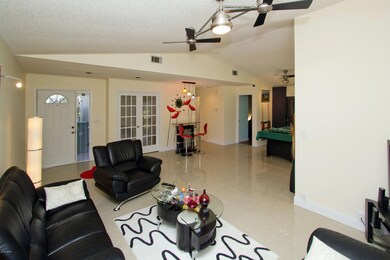 GV-76-TOUR-05-Family_Room(2)