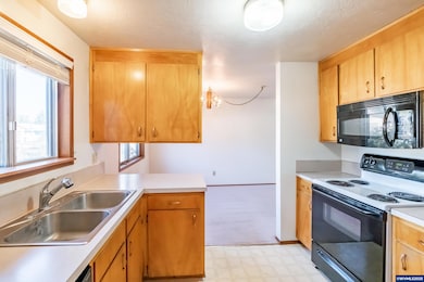 464 W Clackamas Cir, Woodburn, OR 97071 - photo 7