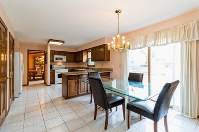 1412 Meander Dr, Naperville, IL 60565 - photo 4