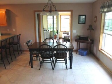 204 4th St, Brooklyn, WI 53521 - photo 4