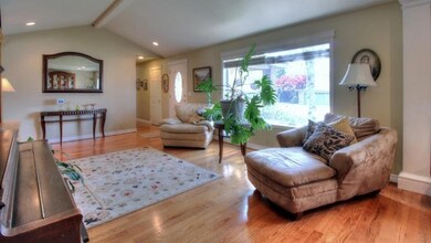 2426 Rockwood Ct, Medford, OR 97504 - photo 3