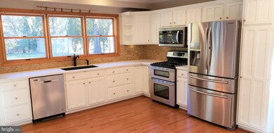 928 Ellendale Dr, Towson, MD 21286 - photo 4