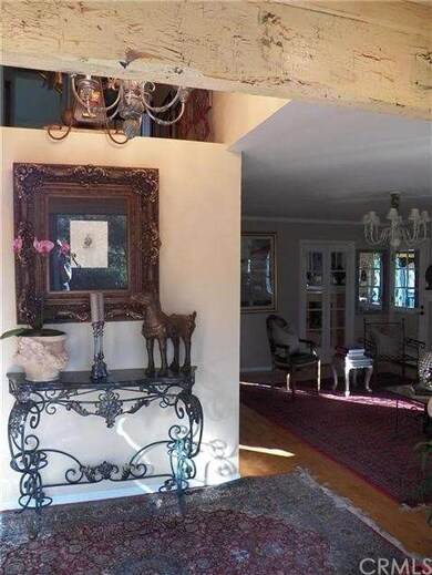 The lovely foyer...
