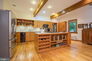 6523 Persimmon Tree Rd, Cabin John, MD 20818 - photo 7