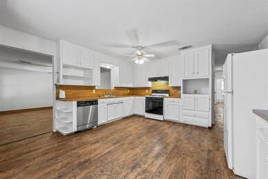 213 W Boyd Ave, Boyd, TX 76023 - photo 3