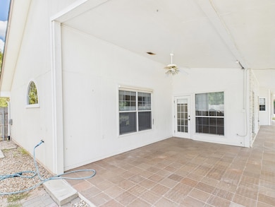 511 Kristofer St, Fredericksburg, TX 78624 - photo 4