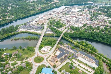 Close to Branson Landing and Downtown