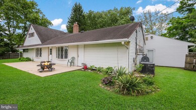 57 Spicebush Rd, Levittown, PA 19056 - photo 3