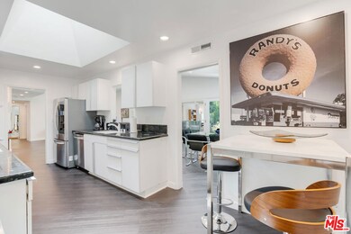 22705 Crespi St, Woodland Hills, CA 91364 - photo 4