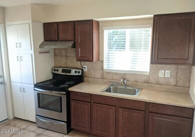 2020 N 26th Place unit 4, Phoenix, AZ 85008 - photo 2