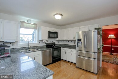 208 Edenberry Ct, Sterling, VA 20164 - photo 2