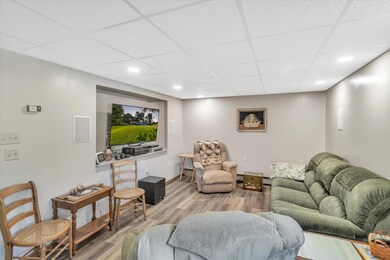 06-25981-Hiawatha-Dr-WindowStill-Real-Es