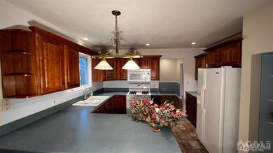 344 N 9th Ave, Manville, NJ 08835 - photo 5