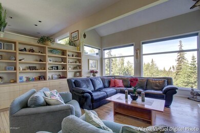 LARGE LIVING ROOM W/FIREPLACE & VIEWS