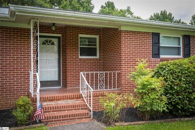 105 Greenbriar Dr, Simpsonville, SC 29680 - photo 2