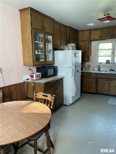 1439 W Garfield St, Davenport, IA 52804 - photo 6