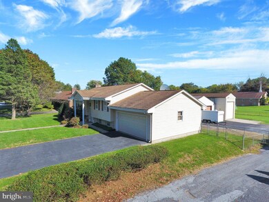 1002 E Maple St, Palmyra, PA 17078 - photo 5