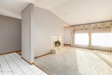 Living Rm w/Fireplace