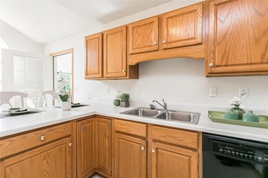 6312 Greenbriar Ln SW unit C, Cedar Rapids, IA 52404 - photo 6