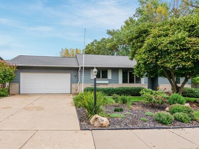 1800 Hidden Hollow Ln NW, Cedar Rapids, IA 52405 - photo 2