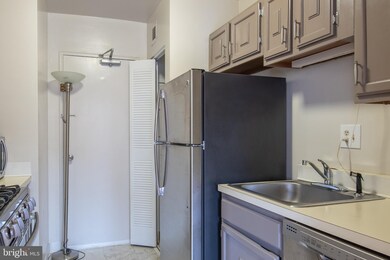 The Lancaster unit 215, Arlington, VA 22204 - photo 2