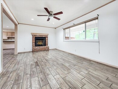 632 Woodcrest Dr, Hurst, TX 76053 - photo 5