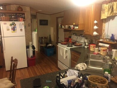 kitchen w/stove/dishwasher & refrigerator