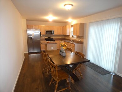 The breakfast room area with slider to back yard.