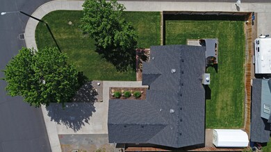 2939 SW Reindeer Ave, Redmond, OR 97756 - photo 2