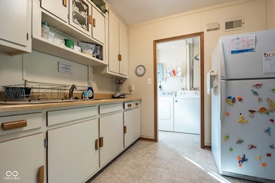 910 S Umbarger Rd, Muncie, IN 47304 - photo 7