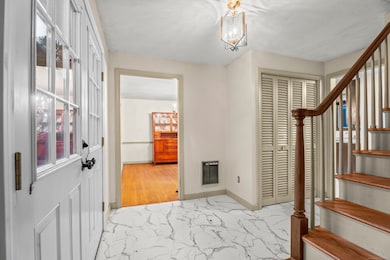 8 Roberts Rd, Bloomfield, CT 06002 - photo 6