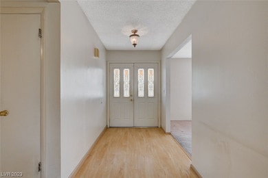 4372 Ridgecrest Dr, Las Vegas, NV 89121 - photo 7