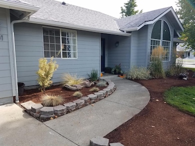 1501 NW Thompson Way, Grants Pass, OR 97526 - photo 4