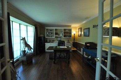 909 Colonial Cir, Tyler, TX 75701 - photo 3