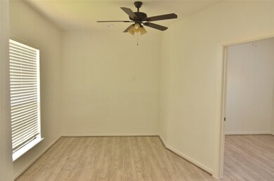 living room w/modern ceiling fan