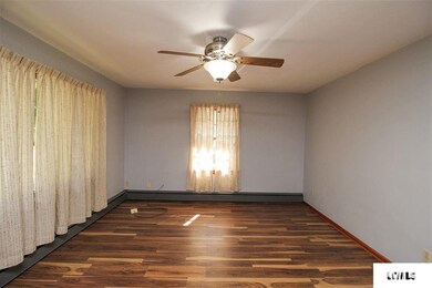 609 N Sherman St, Lincoln, IL 62656 - photo 2
