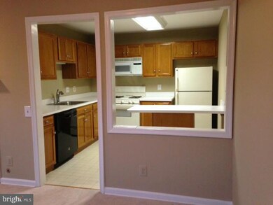 8208 Crossbrook Ct unit B, Lorton, VA 22079 - photo 2