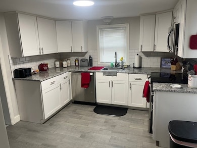 15 Rock St unit 1, Bristol, RI 02809 - photo 2