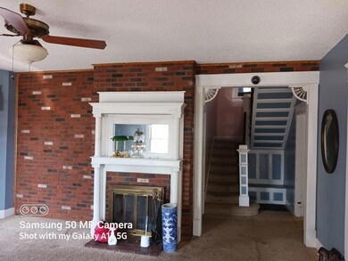 Showing access to staircase for 2nd level