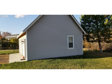 570 N Gale St, Heppner, OR 97836 - photo 2