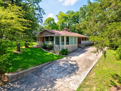 314 Kiowa Dr N, Gainesville, TX 76240 - photo 2