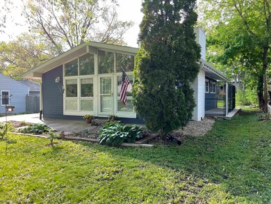 1826 Madison St, Cedar Falls, IA 50613 - photo 2