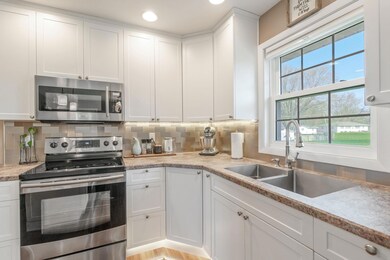 1429 Columbus Dr, Waterloo, IA 50702 - photo 7