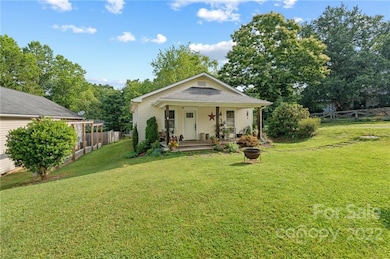136 Round Top Rd, Asheville, NC 28803 - photo 2