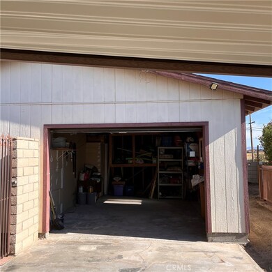 16301 Wimbleton Dr, Victorville, CA 92395 - photo 3