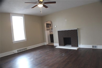 15 x 15 Living Room with Ceiling Fan