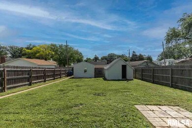 2023 N Fillmore St, Davenport, IA 52804 - photo 4