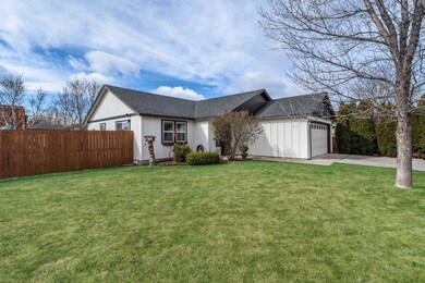 3104 SW Peridot Ave, Redmond, OR 97756 - photo 3