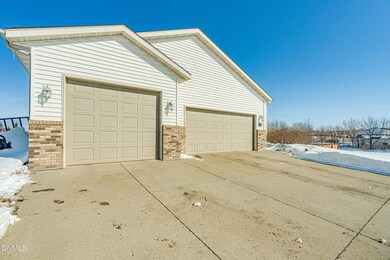 6310 Stonewood Way, Bismarck, ND 58504