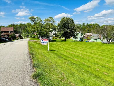 Vacant lot after 103 Cresswood Dr.